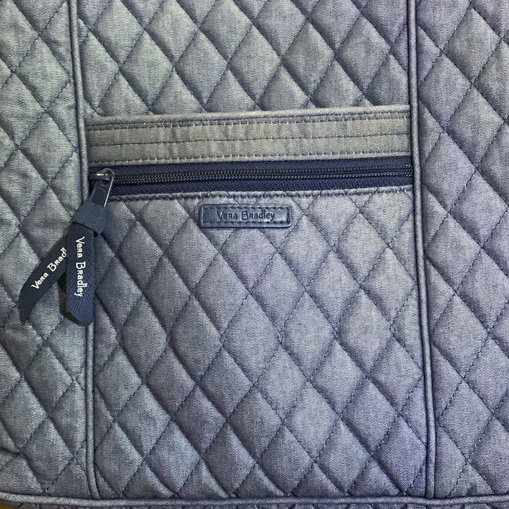 Vera Bradley crossbody quilted chambray/denim bag, approximately 11โx11โx2โ - Picture 4 of 4